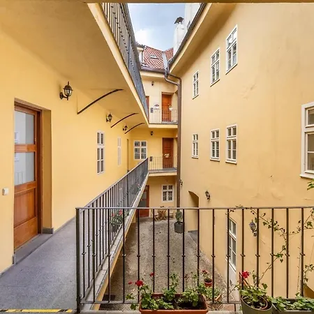Apartment Cozy In The Old Town Prag