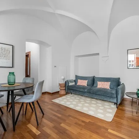 Cozy In The Old Town Apartment *